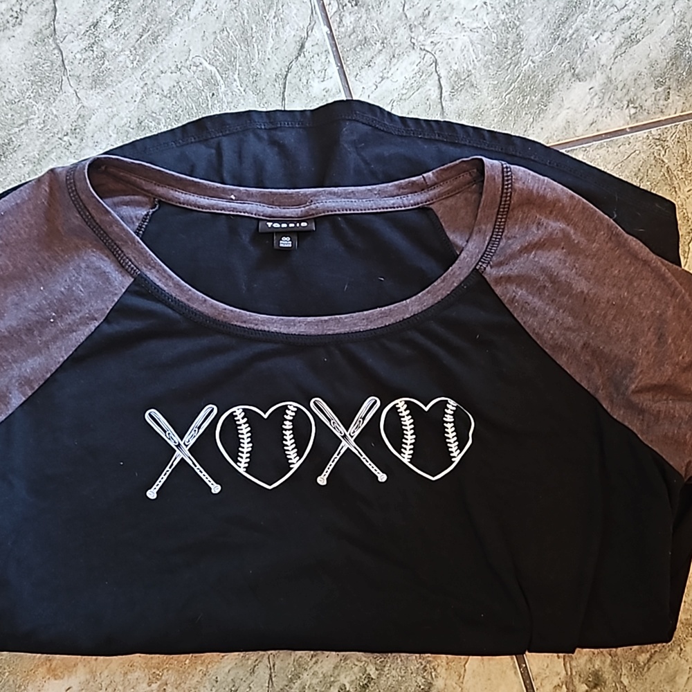 Torrid XOXO Black & Slate Grey Classic Fit Baseball Tee sixe 00